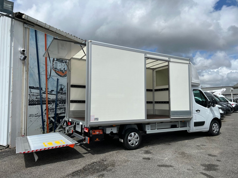 Photo 2 Nissan INTERSTAR CAISSE 22M3 + HAYON 1600 + PORTE LAT + CAPUCINE 3T5 2.3DCI 165CH Diesel BLANC en vente chez Bretagne Utilitaires Photo 2 de l'offre de NISSAN INTERSTAR CAISSE 22M3 + HAYON 1600 + PORTE LAT + CAPUCINE 3T5 2.3DCI 165CH à 52740€ chez Bretagne Utilitaires