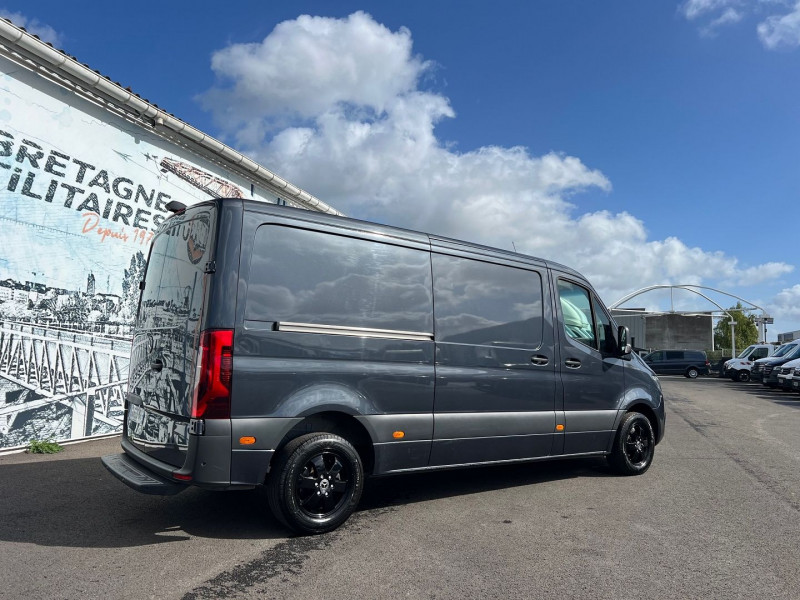 Photo 2 de l'offre de MERCEDES-BENZ SPRINTER L2H1 215 CDI 39 3T0 PRO TRACTION 9G-TRONIC à 35940€ chez Bretagne Utilitaires