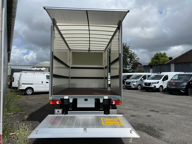 Photo 4 de l'offre de NISSAN INTERSTAR CAISSE 22M3 + HAYON 1600 + PORTE LAT + CAPUCINE 3T5 2.3DCI 165CH à 52740€ chez Bretagne Utilitaires