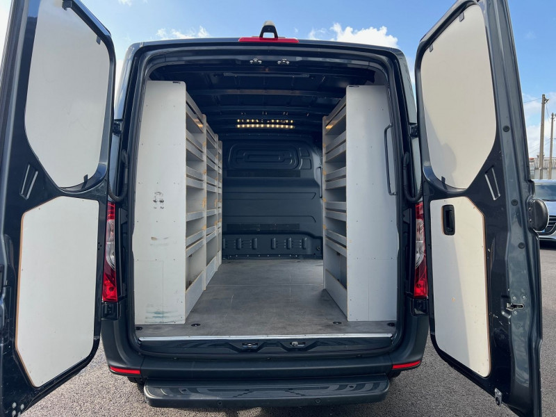 Photo 3 de l'offre de MERCEDES-BENZ SPRINTER L2H1 215 CDI 39 3T0 PRO TRACTION 9G-TRONIC à 35940€ chez Bretagne Utilitaires