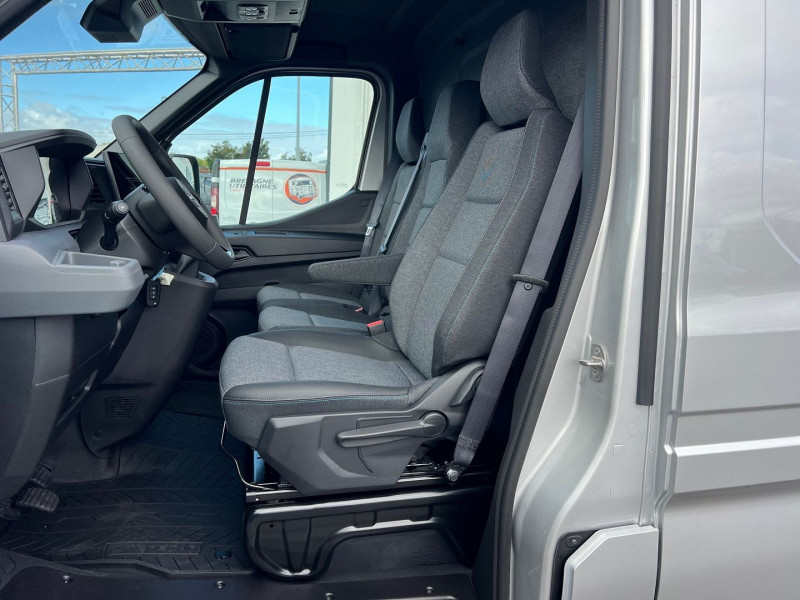 Photo 8 Nissan INTERSTAR FG L3H2 3T5 2.0 DCI 150CH TEKNA + OPTIONS Diesel GRIS METAL en vente chez Bretagne Utilitaires Photo 8 de l'offre de NISSAN INTERSTAR FG L3H2 3T5 2.0 DCI 150CH TEKNA + OPTIONS à 40500€ chez Bretagne Utilitaires