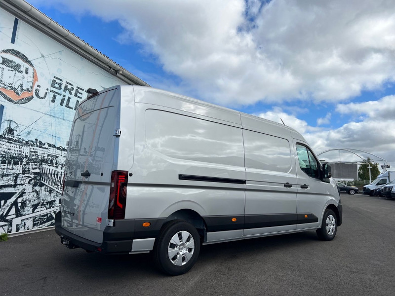 Photo 2 Nissan INTERSTAR FG L3H2 3T5 2.0 DCI 150CH TEKNA + OPTIONS Diesel GRIS METAL en vente chez Bretagne Utilitaires Photo 2 de l'offre de NISSAN INTERSTAR FG L3H2 3T5 2.0 DCI 150CH TEKNA + OPTIONS à 40500€ chez Bretagne Utilitaires