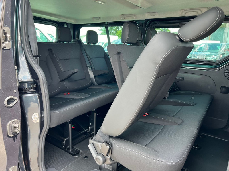 Photo 3 de l'offre de NISSAN PRIMASTAR COMBI NEW MINIBUS 9PL L2H1 3T0 2.0 DCI 170CH S/S BVA9 TEKNA + OPTIONS à 43140€ chez Bretagne Utilitaires