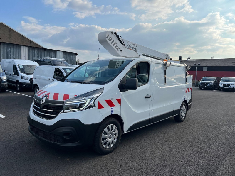 Photo 4 de l'offre de RENAULT TRAFIC NACELLE 101FCC L2H1 TRONQUE 2.0 DCI 145CH GRAND CONFORT à 59940€ chez Bretagne Utilitaires