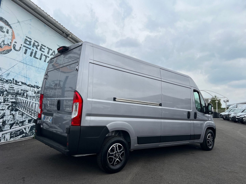 Photo 3 de l'offre de PEUGEOT BOXER FG L3H2 3.5 MAXI 165CH BLUEHDI S&S PACK ASPHALT CONNECT à 28740€ chez Bretagne Utilitaires