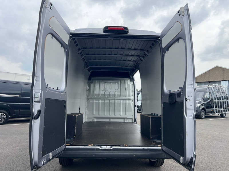 Photo 4 de l'offre de PEUGEOT BOXER FG L3H2 3.5 MAXI 165CH BLUEHDI S&S PACK ASPHALT CONNECT à 28740€ chez Bretagne Utilitaires