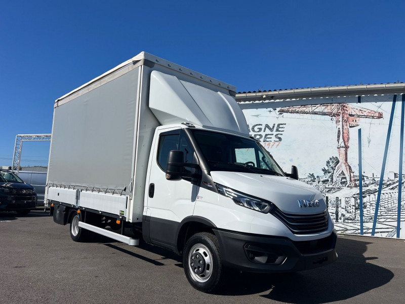Photo 1 de l'offre de IVECO DAILY CCB 35C18H 4100 3.0 HI-MATIC PLATEAU CAISSE BACHE à 65940€ chez Bretagne Utilitaires