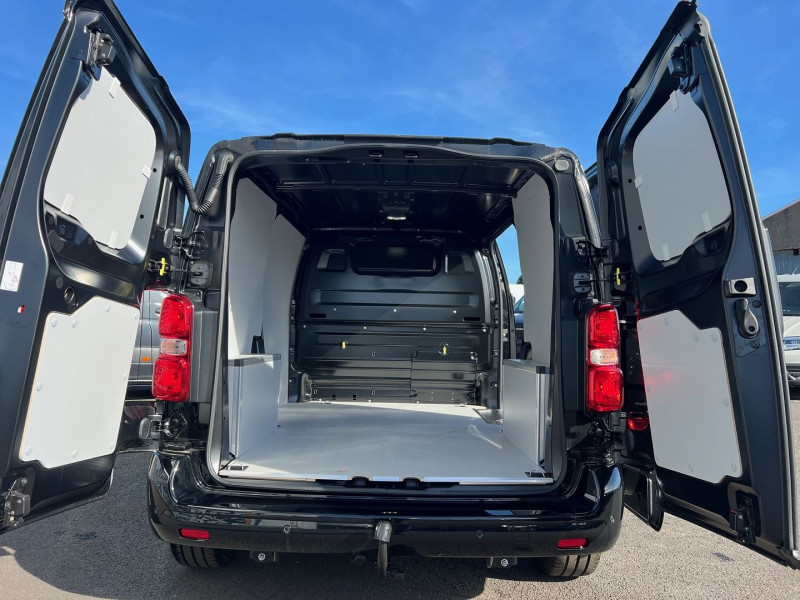 Photo 4 de l'offre de PEUGEOT EXPERT FG M 2.0 BLUEHDI 180CH S&S EAT8 + NBRES OPTIONS à 39540€ chez Bretagne Utilitaires