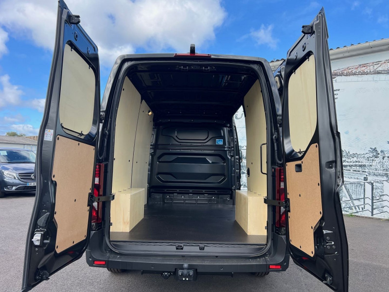 Photo 2 de l'offre de NISSAN INTERSTAR FG L2H2 3T5 2.0 DCI 150CH TEKNA BVA9 + OPTIONS à 44340€ chez Bretagne Utilitaires