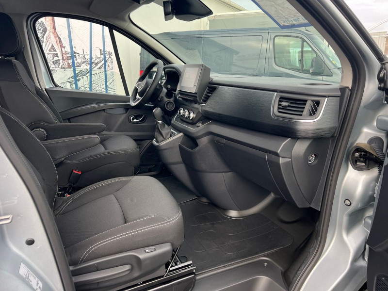 Photo 5 de l'offre de NISSAN PRIMASTAR FG 5 PLACES L1H1 2.0 DCI 150CH EDC-BVA TEKNA + OPTIONS à 41700€ chez Bretagne Utilitaires