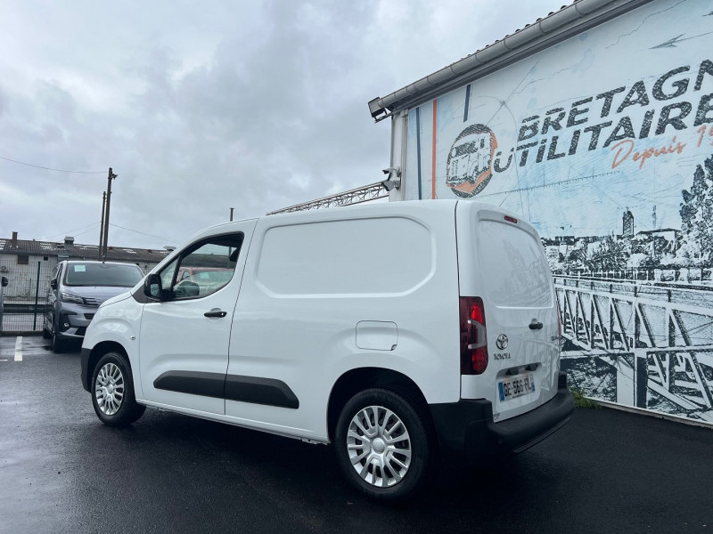 Photo 3 Toyota PROACE CITY MEDIUM 100 D-4D ACTIVE Diesel BLANC en vente chez Bretagne Utilitaires Photo 3 de l'offre de TOYOTA PROACE CITY MEDIUM 100 D-4D ACTIVE à 13950€ chez Bretagne Utilitaires