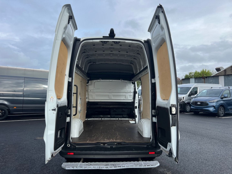 Photo 4 Renault TRAFIC III FG L2H2 2.0 DCI 145CH ENERGY GRAND CONFORT Diesel BLANC en vente chez Bretagne Utilitaires Photo 4 de l'offre de RENAULT TRAFIC III FG L2H2 2.0 DCI 145CH ENERGY GRAND CONFORT à 19140€ chez Bretagne Utilitaires
