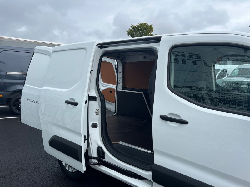 Photo 2 Toyota PROACE CITY MEDIUM 100 D-4D ACTIVE Diesel BLANC en vente chez Bretagne Utilitaires Photo 2 de l'offre de TOYOTA PROACE CITY MEDIUM 100 D-4D ACTIVE à 13950€ chez Bretagne Utilitaires
