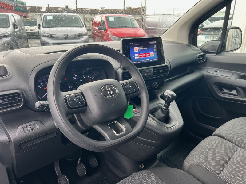 Photo 6 Toyota PROACE CITY MEDIUM 100 D-4D ACTIVE Diesel BLANC en vente chez Bretagne Utilitaires Photo 6 de l'offre de TOYOTA PROACE CITY MEDIUM 100 D-4D ACTIVE à 13950€ chez Bretagne Utilitaires