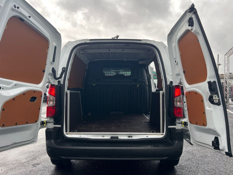 Photo 4 Toyota PROACE CITY MEDIUM 100 D-4D ACTIVE Diesel BLANC en vente chez Bretagne Utilitaires Photo 4 de l'offre de TOYOTA PROACE CITY MEDIUM 100 D-4D ACTIVE à 13950€ chez Bretagne Utilitaires