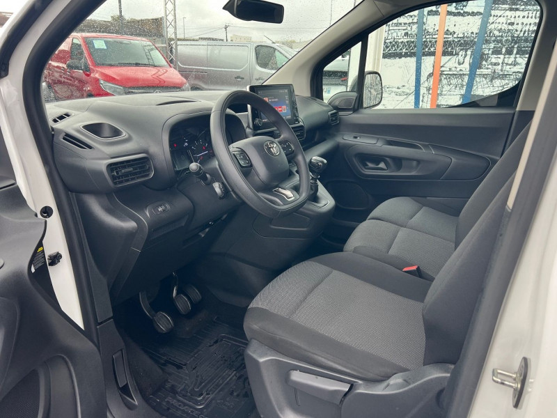 Photo 7 Toyota PROACE CITY MEDIUM 100 D-4D ACTIVE Diesel BLANC en vente chez Bretagne Utilitaires Photo 7 de l'offre de TOYOTA PROACE CITY MEDIUM 100 D-4D ACTIVE à 13950€ chez Bretagne Utilitaires