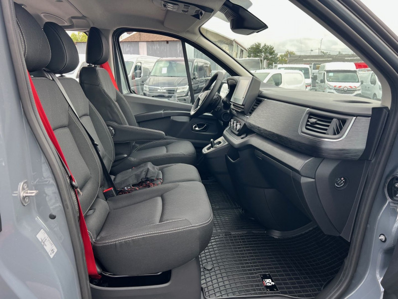 Photo 6 Renault TRAFIC 6 PLACES BVA9 170 CV L2H1 EXCLUSIVE + OPTIONS Diesel GRIS URBAIN en vente chez Bretagne Utilitaires Photo 6 de l'offre de RENAULT TRAFIC 6 PLACES BVA9 170 CV L2H1 EXCLUSIVE + OPTIONS à 46740€ chez Bretagne Utilitaires