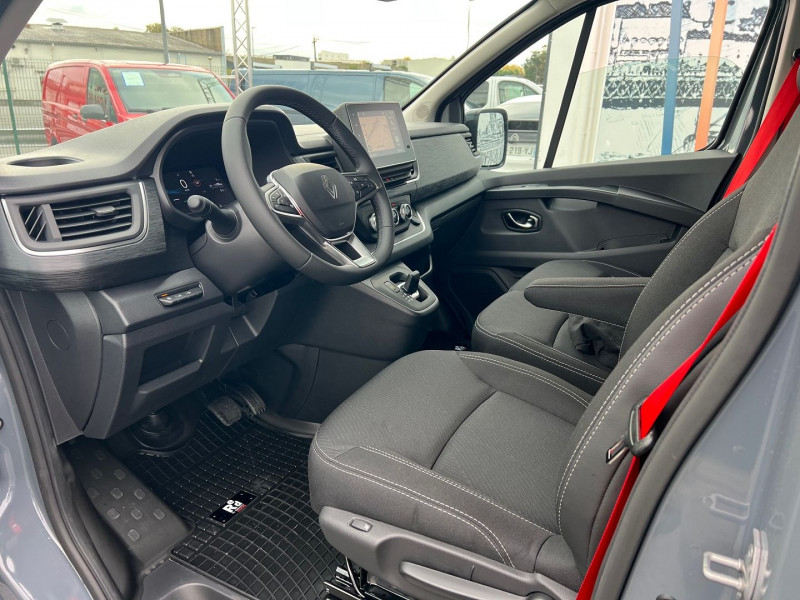 Photo 4 de l'offre de RENAULT TRAFIC 6 PLACES BVA9 170 CV L2H1 EXCLUSIVE + OPTIONS à 46740€ chez Bretagne Utilitaires