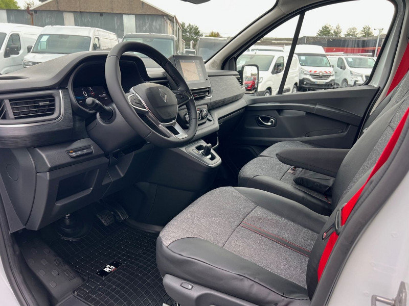 Photo 3 de l'offre de RENAULT TRAFIC BLANC 3T L2H1 170 CV BVA9 EXCLUSIVE + OPTIONS à 43140€ chez Bretagne Utilitaires