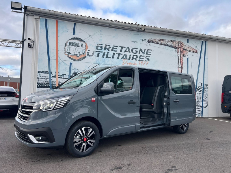 Photo 1 Renault TRAFIC 6 PLACES BVA9 170 CV L2H1 EXCLUSIVE + OPTIONS Diesel GRIS URBAIN en vente chez Bretagne Utilitaires Photo 1 de l'offre de RENAULT TRAFIC 6 PLACES BVA9 170 CV L2H1 EXCLUSIVE + OPTIONS à 46740€ chez Bretagne Utilitaires