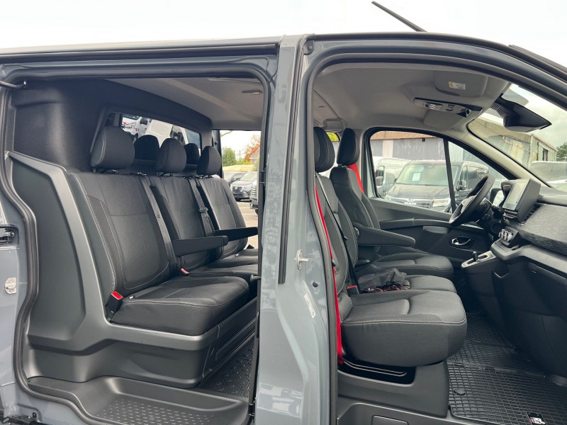 Photo 8 Renault TRAFIC 6 PLACES BVA9 170 CV L2H1 EXCLUSIVE + OPTIONS Diesel GRIS URBAIN en vente chez Bretagne Utilitaires Photo 8 de l'offre de RENAULT TRAFIC 6 PLACES BVA9 170 CV L2H1 EXCLUSIVE + OPTIONS à 46740€ chez Bretagne Utilitaires