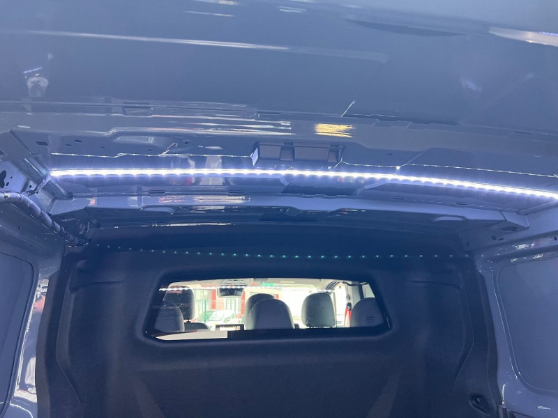 Photo 3 Renault TRAFIC 6 PLACES BVA9 170 CV L2H1 EXCLUSIVE + OPTIONS Diesel GRIS URBAIN en vente chez Bretagne Utilitaires Photo 3 de l'offre de RENAULT TRAFIC 6 PLACES BVA9 170 CV L2H1 EXCLUSIVE + OPTIONS à 46740€ chez Bretagne Utilitaires