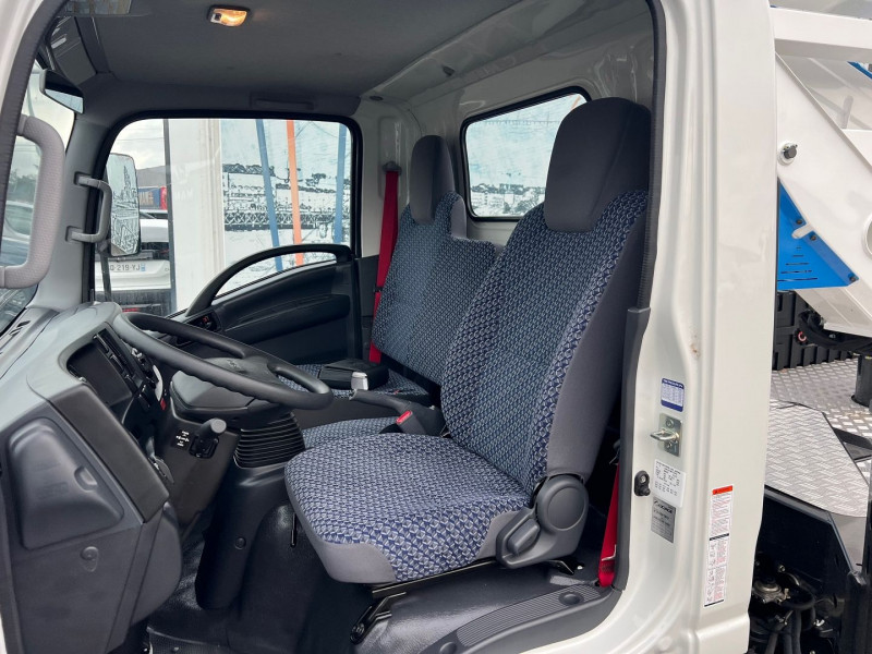 Photo 5 Isuzu M21 NACELLE ARTICULEE 24D SPEED Diesel BLANC en vente chez Bretagne Utilitaires Photo 5 de l'offre de ISUZU M21 NACELLE ARTICULEE 24D SPEED à 107940€ chez Bretagne Utilitaires