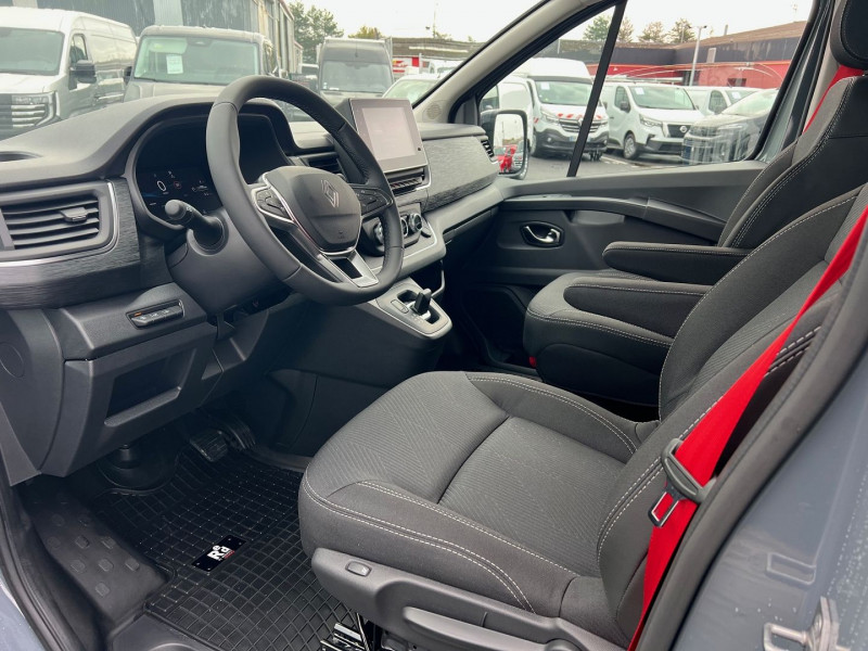 Photo 4 Renault TRAFIC URBAIN 5 PLACES BVA9 170 CV L2H1 EXCLUSIVE + OPTIONS Diesel GRIS URBAIN en vente chez Bretagne Utilitaires Photo 4 de l'offre de RENAULT TRAFIC URBAIN 5 PLACES BVA9 170 CV L2H1 EXCLUSIVE + OPTIONS à 46740€ chez Bretagne Utilitaires