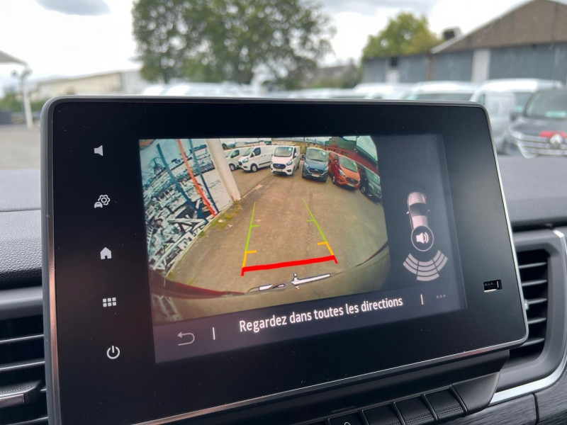 Photo 3 de l'offre de RENAULT TRAFIC NOIR 3T L2H1 170 CV BVA9 EXCLUSIVE + OPTIONS à 43140€ chez Bretagne Utilitaires