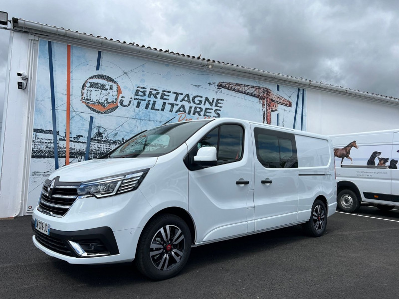 Photo 2 de l'offre de RENAULT TRAFIC BLANC 5 PLACES BVA9 170 CV L2H1 EXCLUSIVE + OPTIONS à 46240€ chez Bretagne Utilitaires