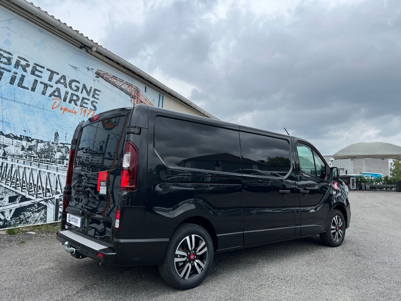 Photo 2 de l'offre de RENAULT TRAFIC NOIR 3T L2H1 170 CV BVA9 EXCLUSIVE + OPTIONS à 43140€ chez Bretagne Utilitaires