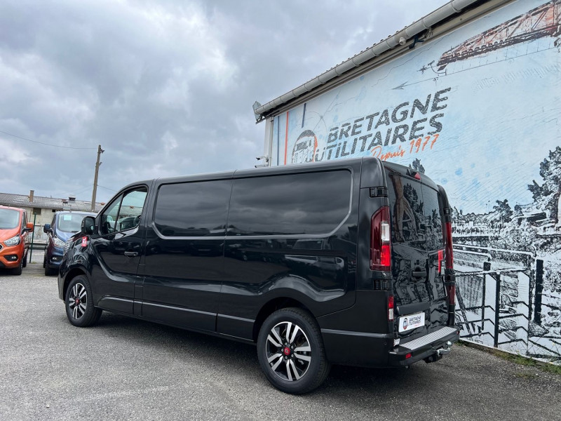 Photo 4 de l'offre de RENAULT TRAFIC NOIR 3T L2H1 170 CV BVA9 EXCLUSIVE + OPTIONS à 43140€ chez Bretagne Utilitaires