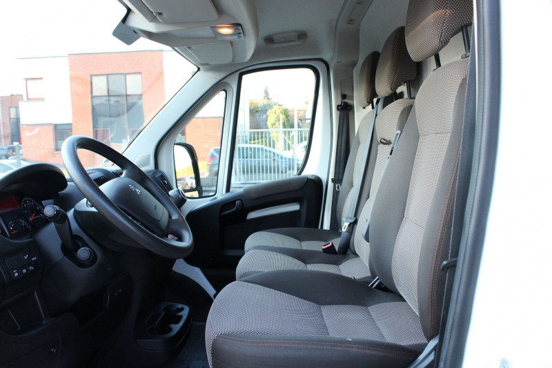 Photo 8 de l'offre de PEUGEOT BOXER FG 435 L4H3 2.2 BLUEHDI S&S 165CH ASPHALT à 34890€ chez Visiteauto.fr
