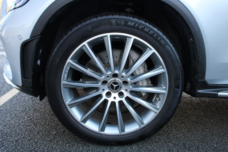 Photo 19 de l'offre de MERCEDES-BENZ GLC 300 E 211+122CH AMG LINE 4MATIC 9G-TRONIC EURO6D-T-EVAP-ISC à 53890€ chez Visiteauto.fr