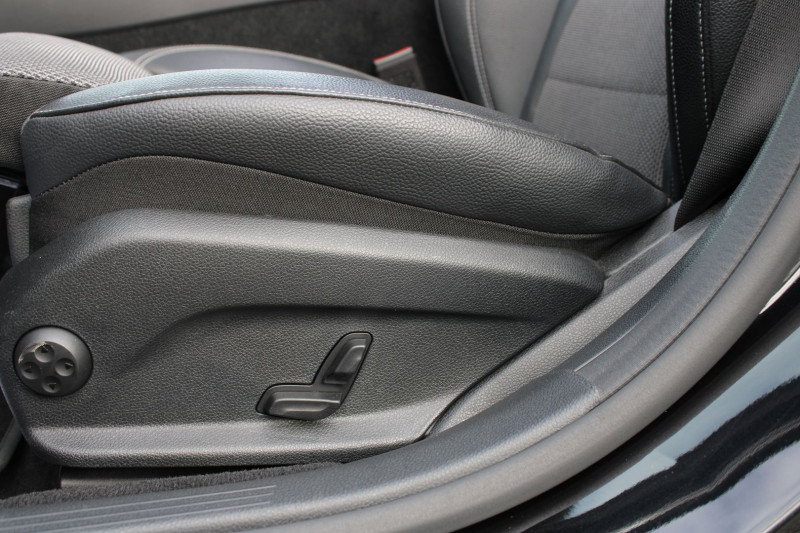 Photo 17 de l'offre de MERCEDES-BENZ CLASSE E BREAK 220 D 194CH 9G-TRONIC à 30990€ chez Visiteauto.fr