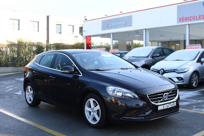 Volvo V40 D2 115CH START&STOP MOMENTUM BUSINESS Diesel INCONN Occasion à vendre
