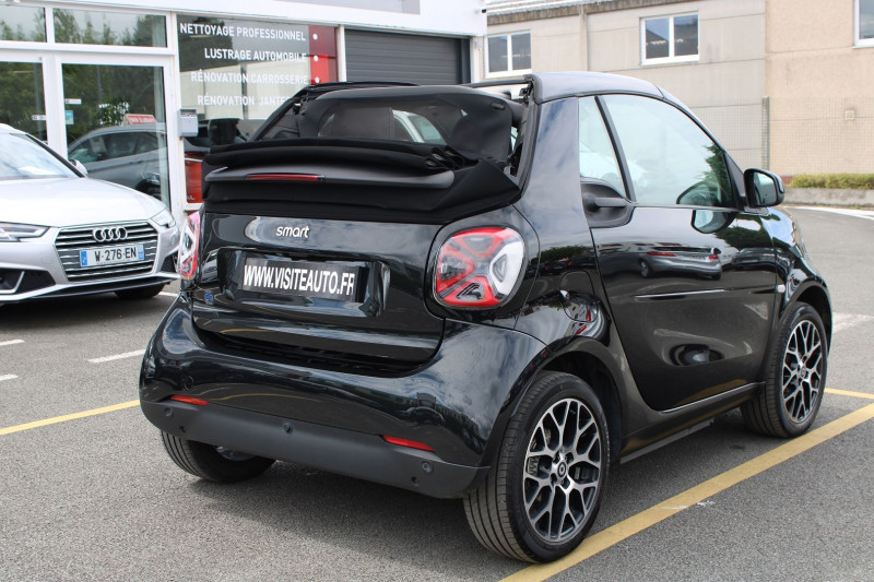 Photo 3 de l'offre de SMART FORTWO CABRIOLET EQ 82CH PRIME CHARGEUR RAPIDE 22 KW INTÉGRÉ PACK HIVER à 17990€ chez Visiteauto.fr