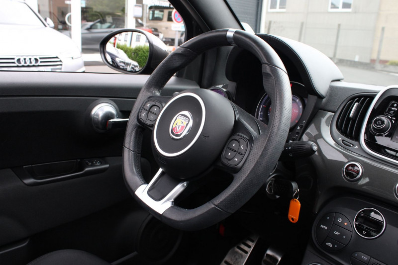 Photo 5 de l'offre de ABARTH 500 1.4 TURBO T-JET 145CH 595 TOIT OUVRANT à 16990€ chez Visiteauto.fr