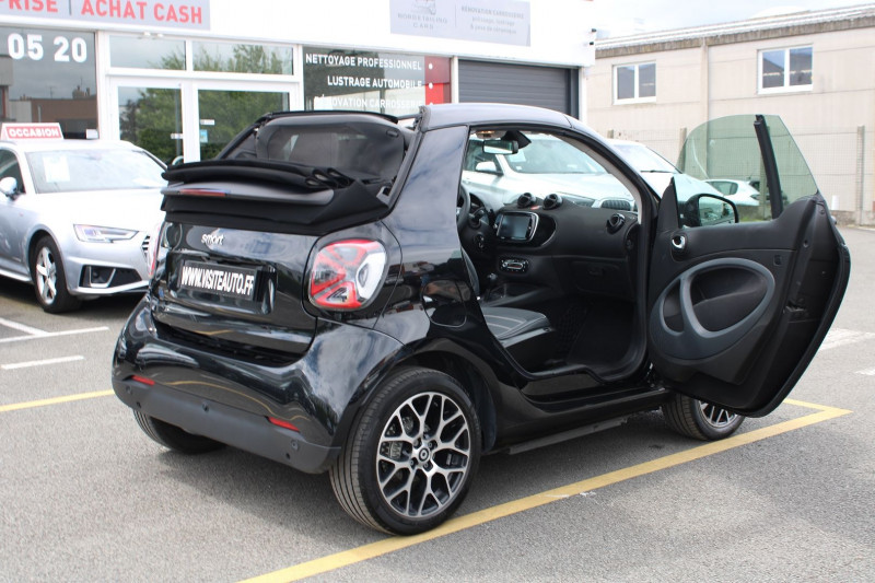 Photo 4 de l'offre de SMART FORTWO CABRIOLET EQ 82CH PRIME CHARGEUR RAPIDE 22 KW INTÉGRÉ PACK HIVER à 17990€ chez Visiteauto.fr