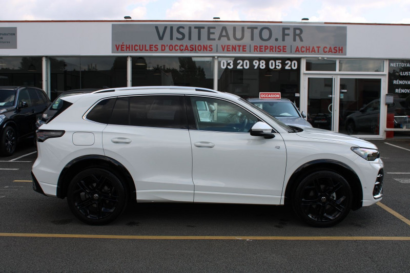 Photo 2 de l'offre de VOLKSWAGEN TIGUAN 1.5 ETSI 150CH R-LINE DSG7 CAM360 MATRIX LED TOIT OUVRANT à 47990€ chez Visiteauto.fr