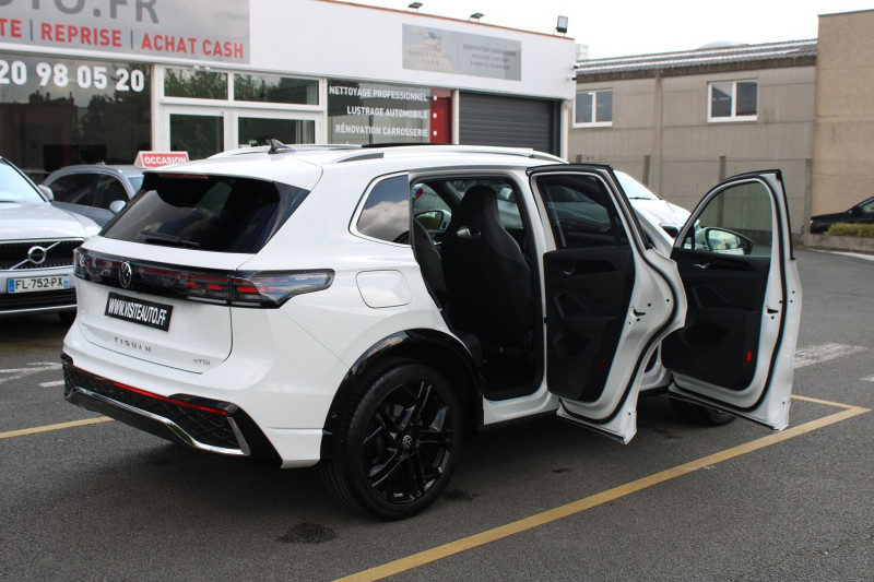 Photo 4 de l'offre de VOLKSWAGEN TIGUAN 1.5 ETSI 150CH R-LINE DSG7 CAM360 MATRIX LED TOIT OUVRANT à 47990€ chez Visiteauto.fr