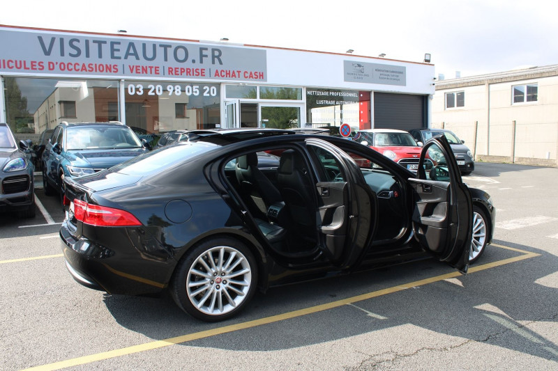 Photo 4 de l'offre de JAGUAR XE 2.0D 180CH R-SPORT BVA8 à 20990€ chez Visiteauto.fr