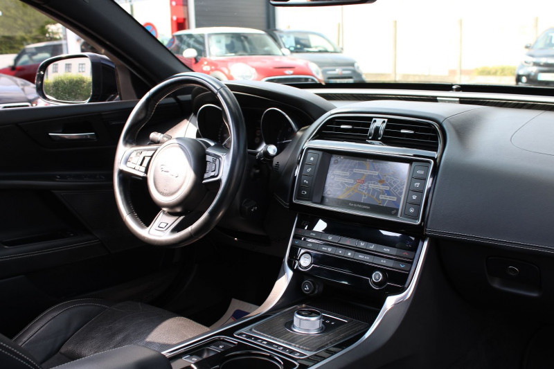 Photo 6 de l'offre de JAGUAR XE 2.0D 180CH R-SPORT BVA8 à 20990€ chez Visiteauto.fr