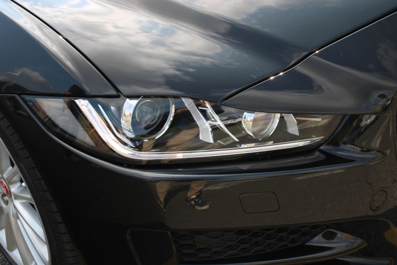 Photo 10 de l'offre de JAGUAR XE 2.0D 180CH R-SPORT BVA8 à 20990€ chez Visiteauto.fr