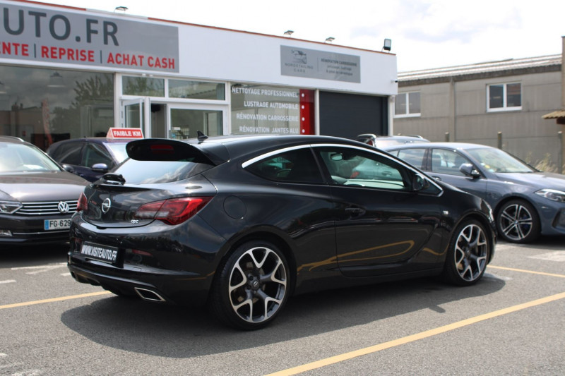 Photo 3 de l'offre de OPEL ASTRA GTC 2.0 TURBO 280CH OPC START&STOP à 0€ chez Visiteauto.fr