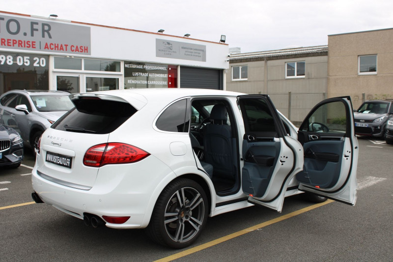 Photo 4 de l'offre de PORSCHE CAYENNE (958) S DIESEL BOSE CAMERA SIEGES CHAUFFANTS ECHAPPEMENT SPORT SIEGES 14 POSITIONS à 32900€ chez Visiteauto.fr