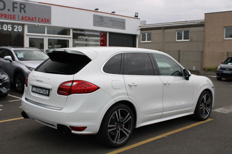 Photo 3 de l'offre de PORSCHE CAYENNE (958) S DIESEL BOSE CAMERA SIEGES CHAUFFANTS ECHAPPEMENT SPORT SIEGES 14 POSITIONS à 32900€ chez Visiteauto.fr