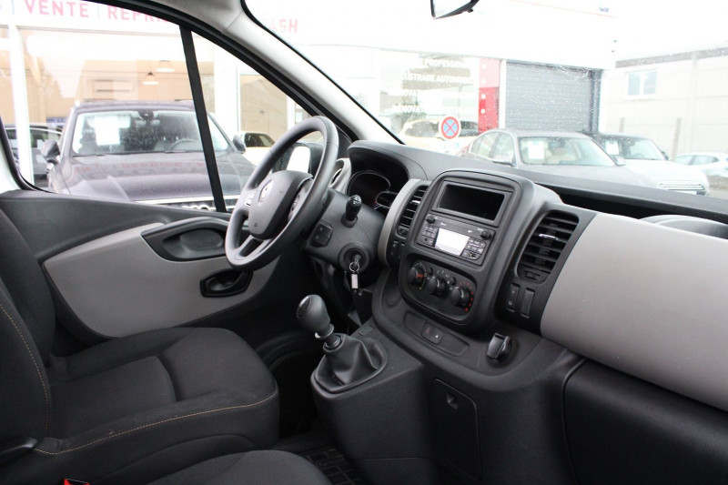 Photo 8 de l'offre de RENAULT TRAFIC III COMBI L1 1.6 DCI 125CH ENERGY LIFE 9 PLACES à 22990€ chez Visiteauto.fr