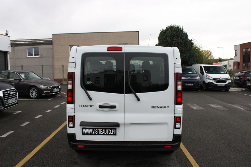 Photo 11 de l'offre de RENAULT TRAFIC III COMBI L1 1.6 DCI 125CH ENERGY LIFE 9 PLACES à 22990€ chez Visiteauto.fr