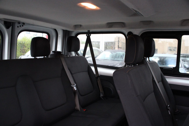 Photo 6 de l'offre de RENAULT TRAFIC III COMBI L1 1.6 DCI 125CH ENERGY LIFE 9 PLACES à 22990€ chez Visiteauto.fr